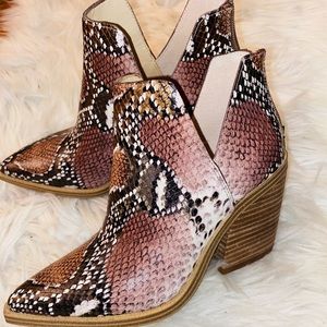Vince Camuto Brown Snake print bootie 6 1/2